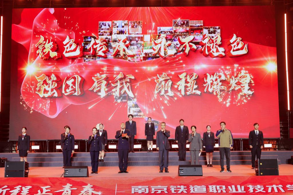 11-朗诵《南铁赤子情 长轨铸丹心》.jpg